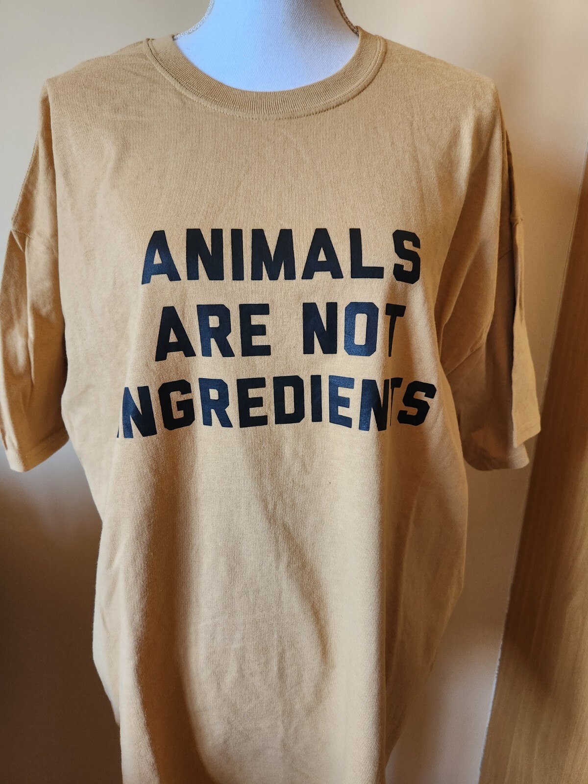 New tan tshirt ‘Animals are not ingredients’ size XXL 100% cotton