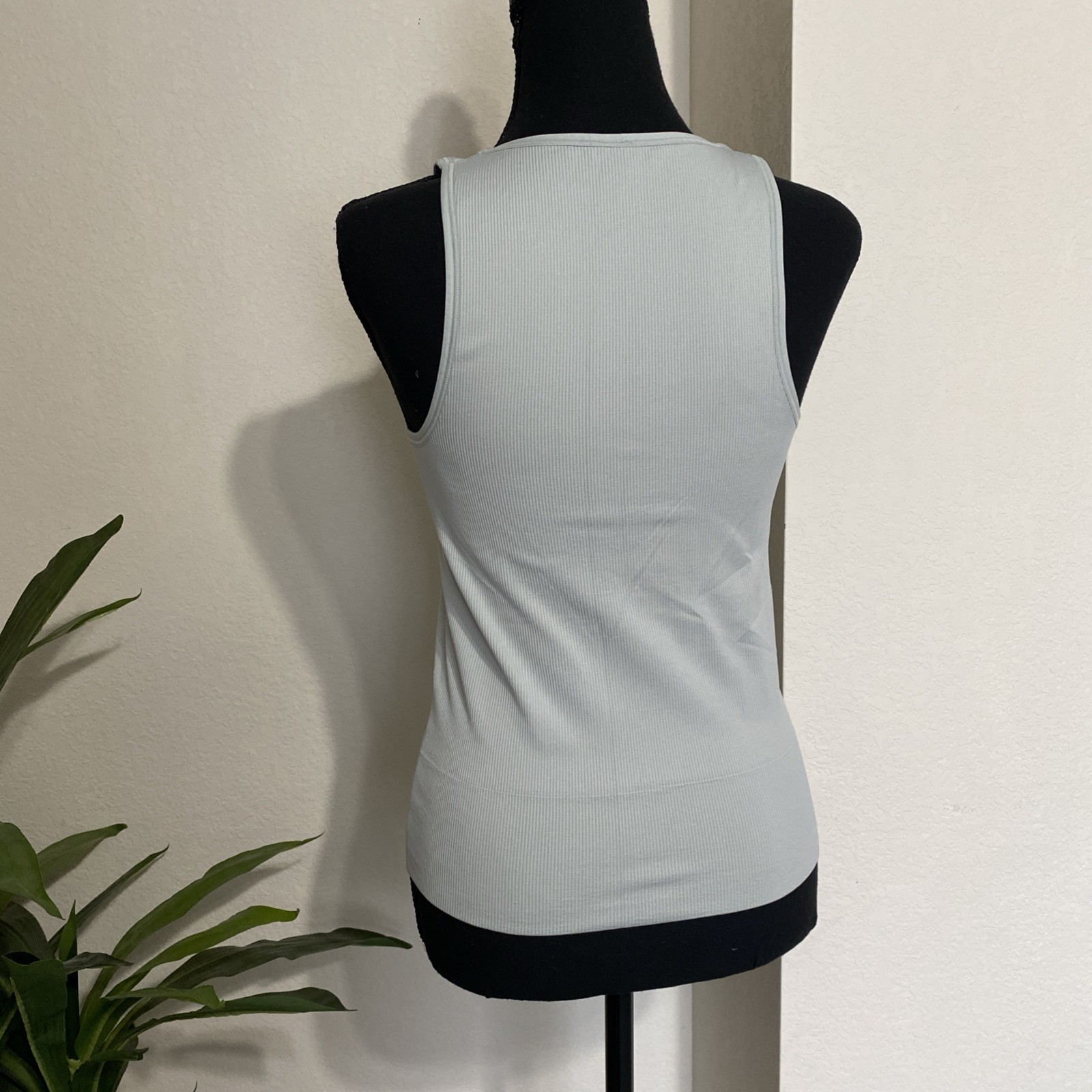 Athleta Aurora Ribbed Knit Tank Top Camisole Womens M Sage Green Plunge Vneck