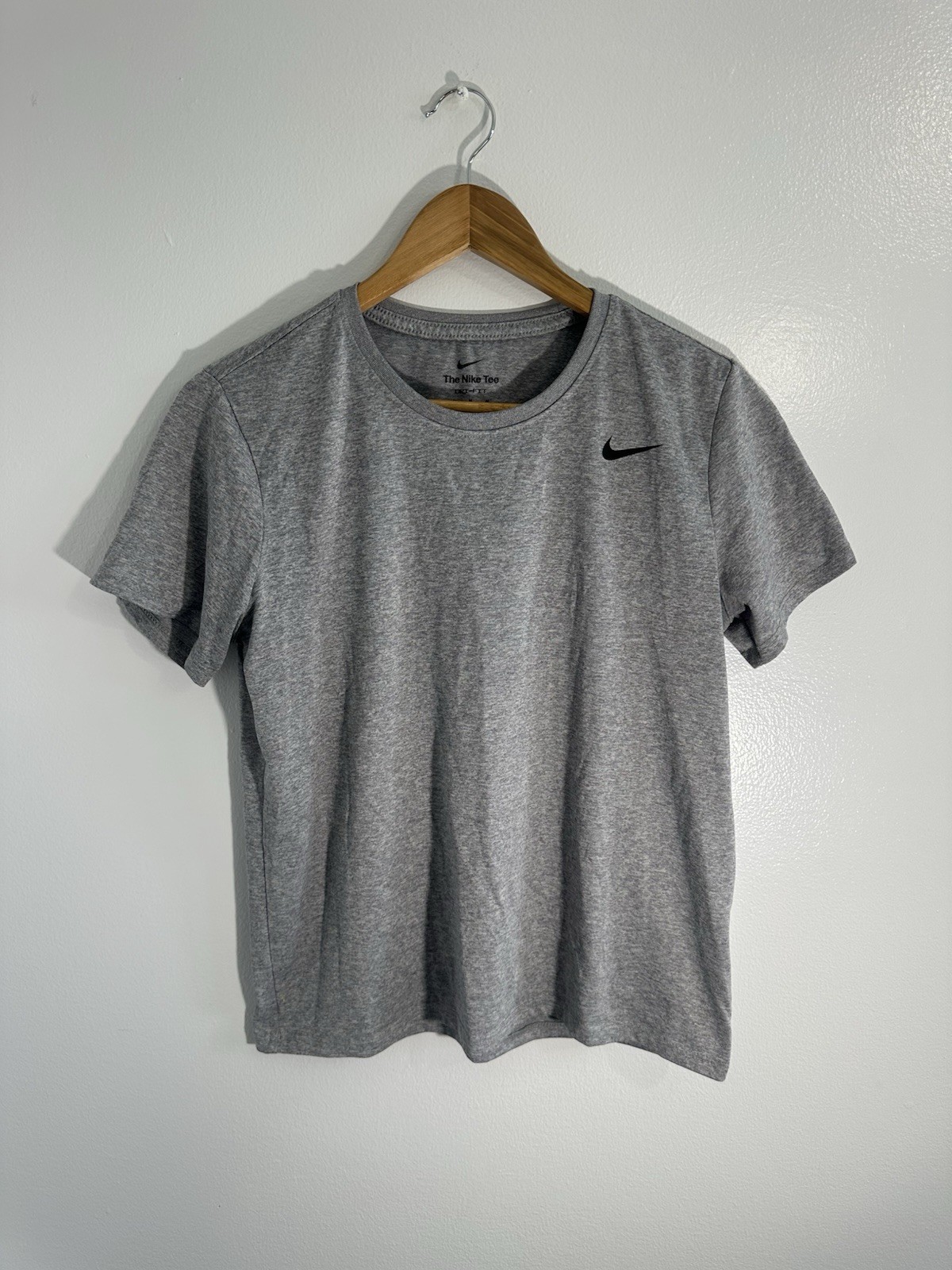 Nike T-Shirt Womens M Gray Tee Dri-FIT Athletic Short Sleeve Gym Athleisure
