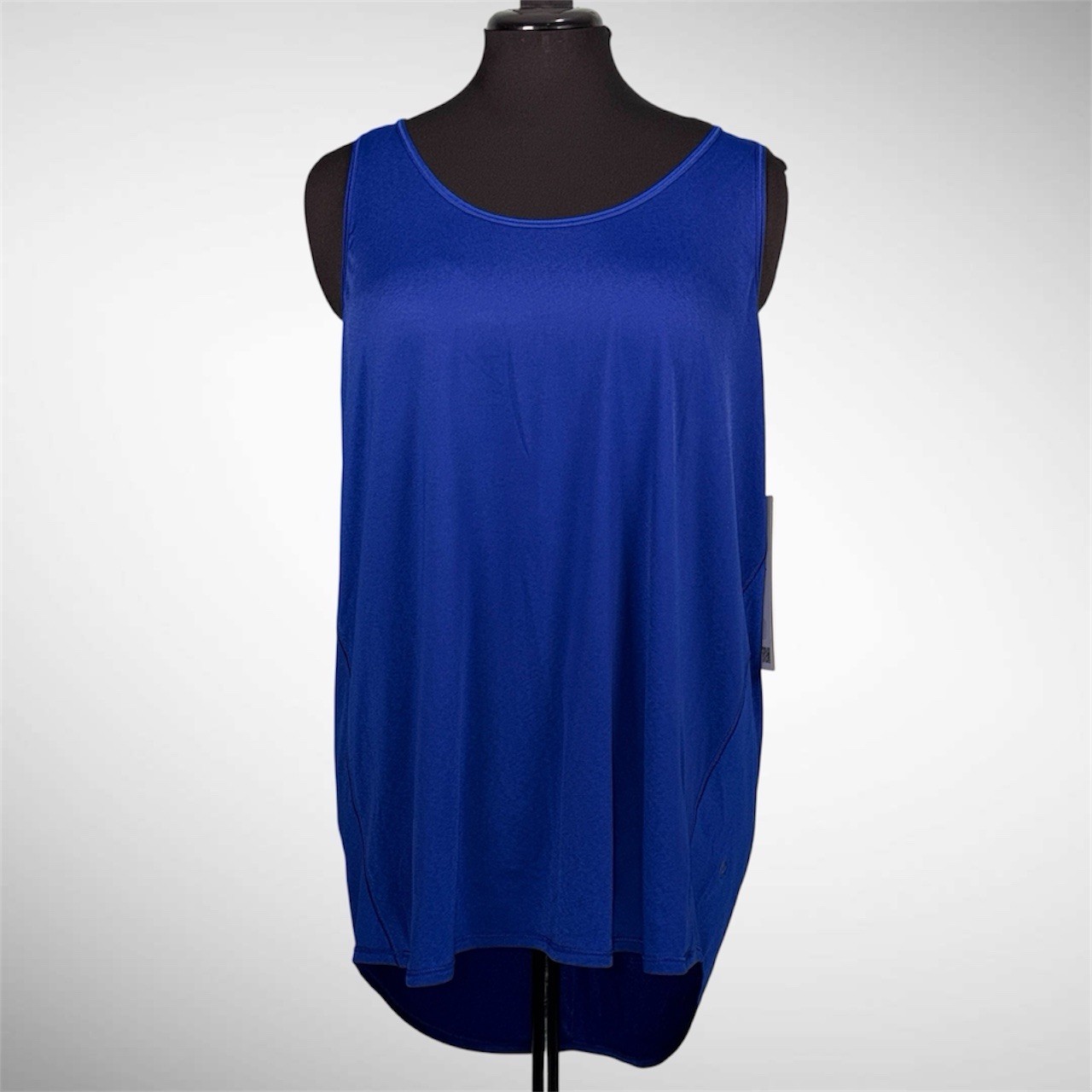 NWT⭐️LULULEMON⭐️SIZE 10⭐️ESSENTIAL TANK*PLEATED AUTHENTIC⭐️HIP LENGTH⭐️LARK BLUE