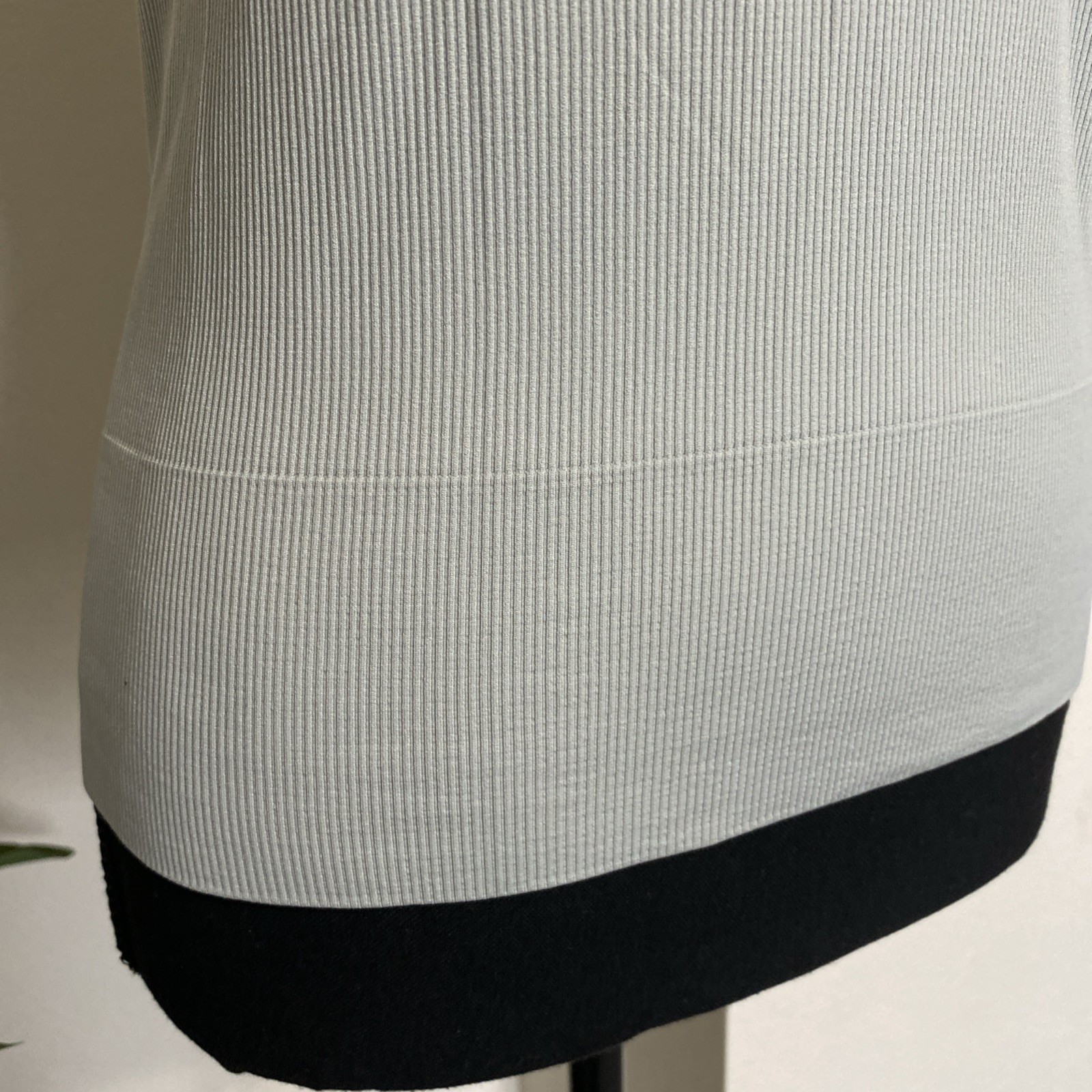 Athleta Aurora Ribbed Knit Tank Top Camisole Womens M Sage Green Plunge Vneck