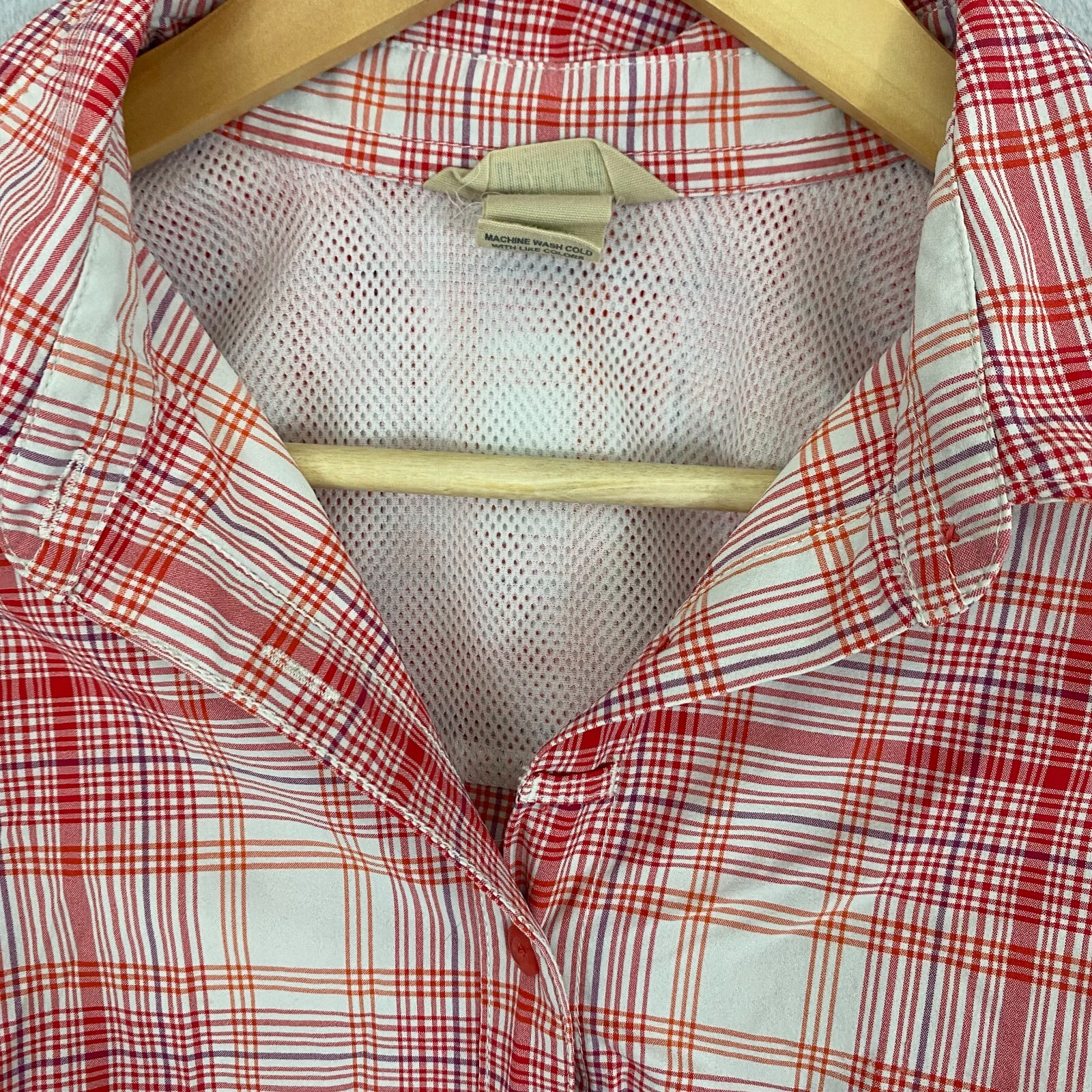 Duluth Trading Lightweight Button Up Shirt Womens Sz Small Red Pink Plaid Hiking