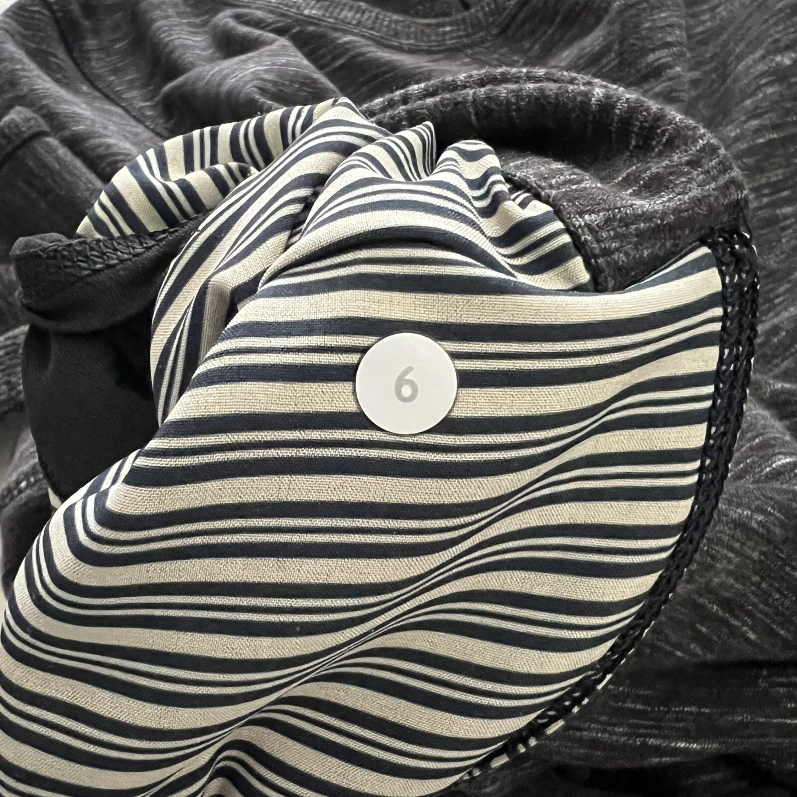 Lululemon Heathered Marled Black Exhalation Pullover II Sweatshirt Pocket Top 6