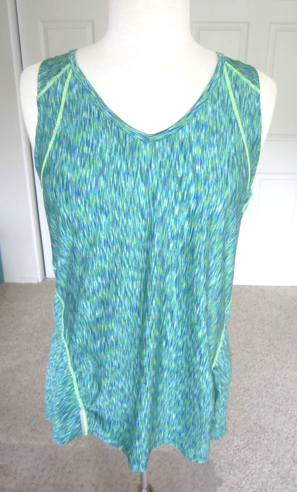 Athleta Tank Top Womens XL green Knit Sleeveless Curved Hem Athletic zip pocket