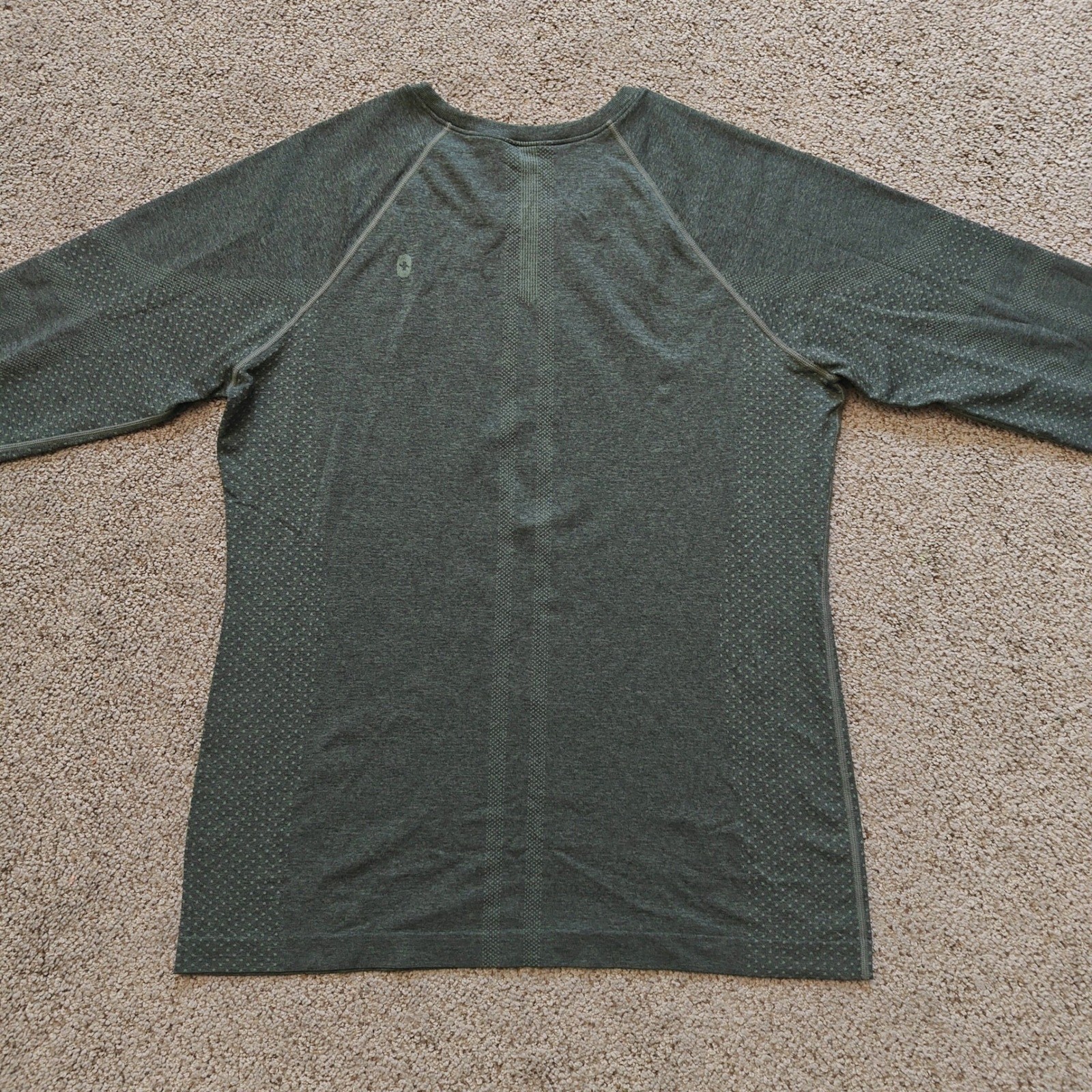 NWOT FIGS Seamless Long Sleeve Undershirt XL Olive 1000377 Crew Neck Athletic