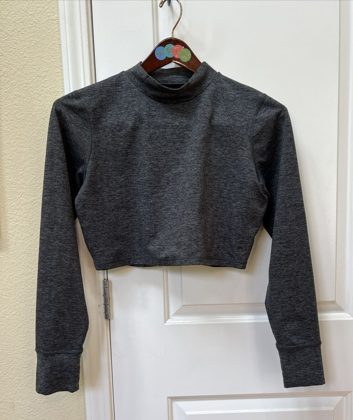 Offline by Aerie Grey Cropped Long Sleeve Athletic Top Large Athleisure Festival