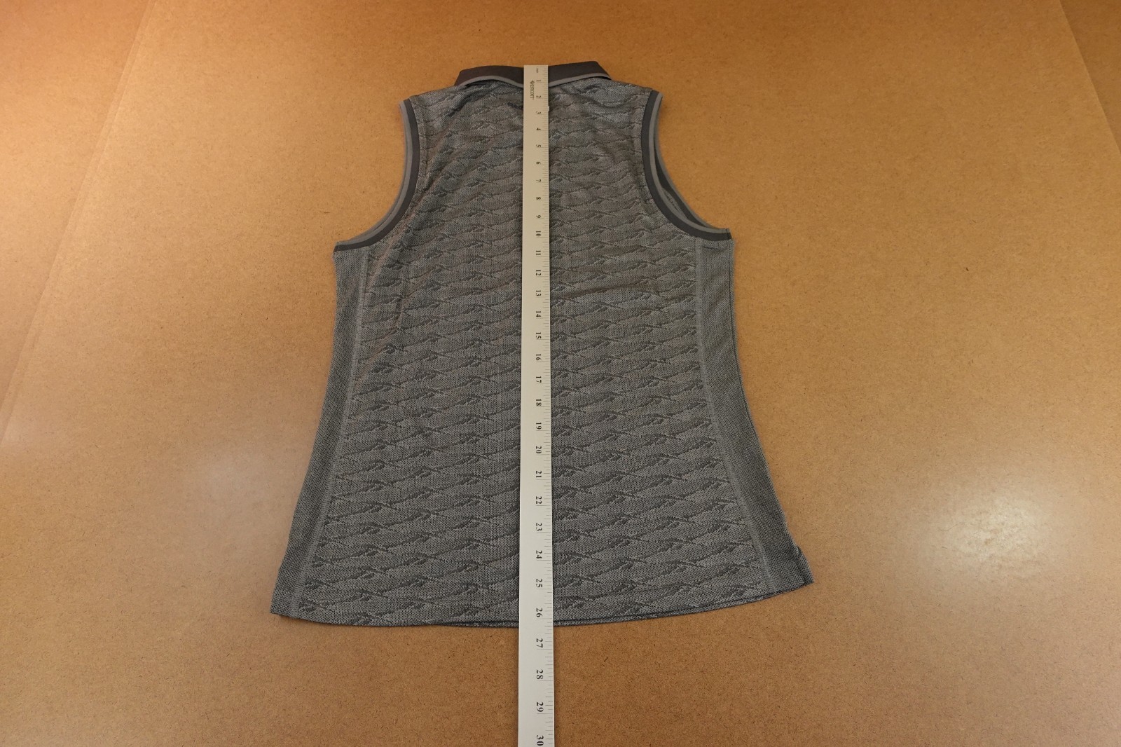 Reebok Womens Size Medium Gray Heather Vector Jacquard Sleeveless Polo NWT