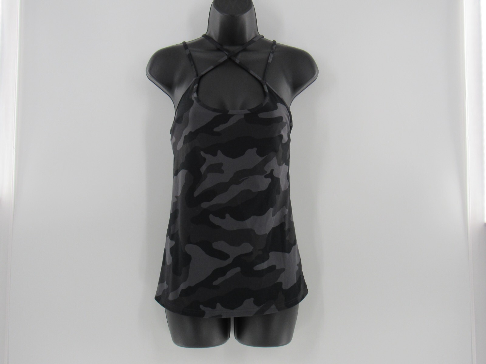 Old Navy Active Powersoft Camouflage Cropped Tank Built In Bra Women’s Small