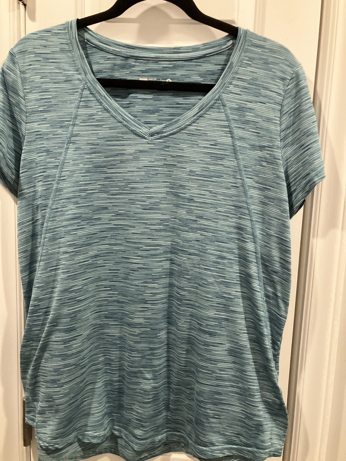Xersion Women’s active wear top – Size Large. Color Green multi. Easy care.