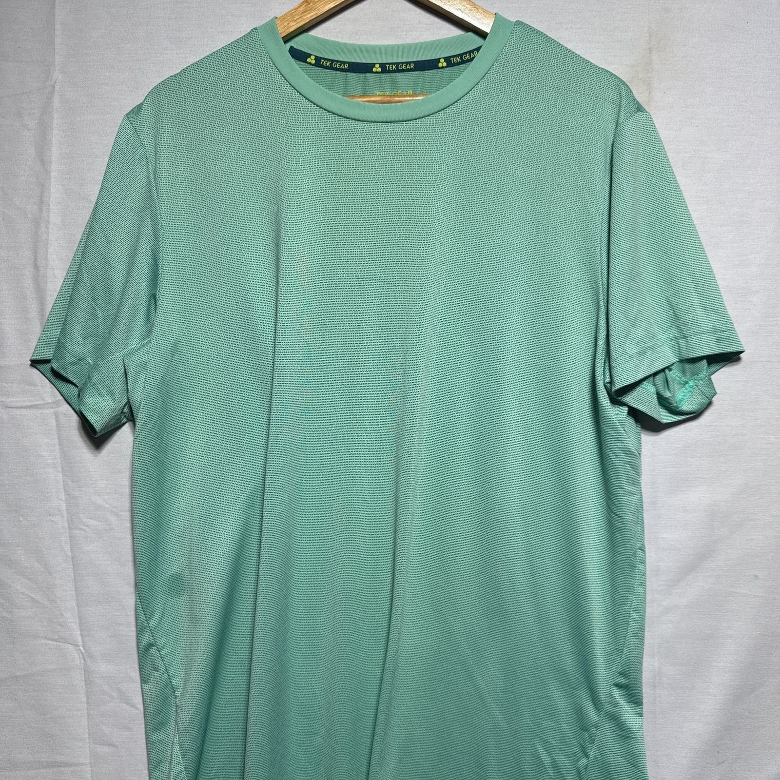 Tek Gear Dry Tek Tee Size L