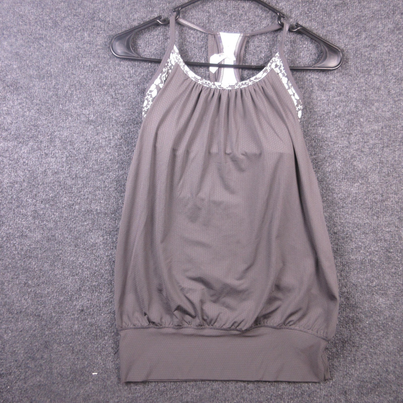Lululemon Tank Top Womens 4 Gray No Limits Built In Bra Banded Hem Yoga