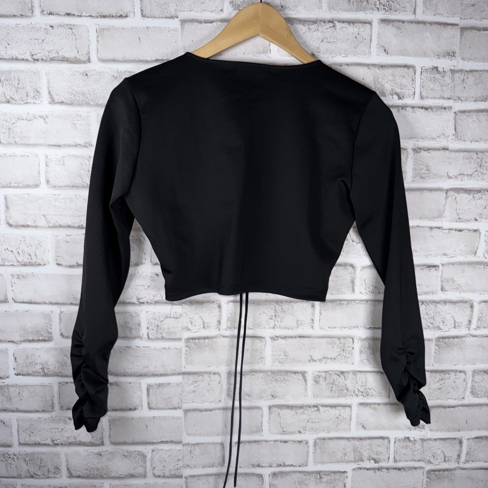 Zara EUC Tech Cropped Top Black Size M Long Sleeve Athletic Sporty Ties