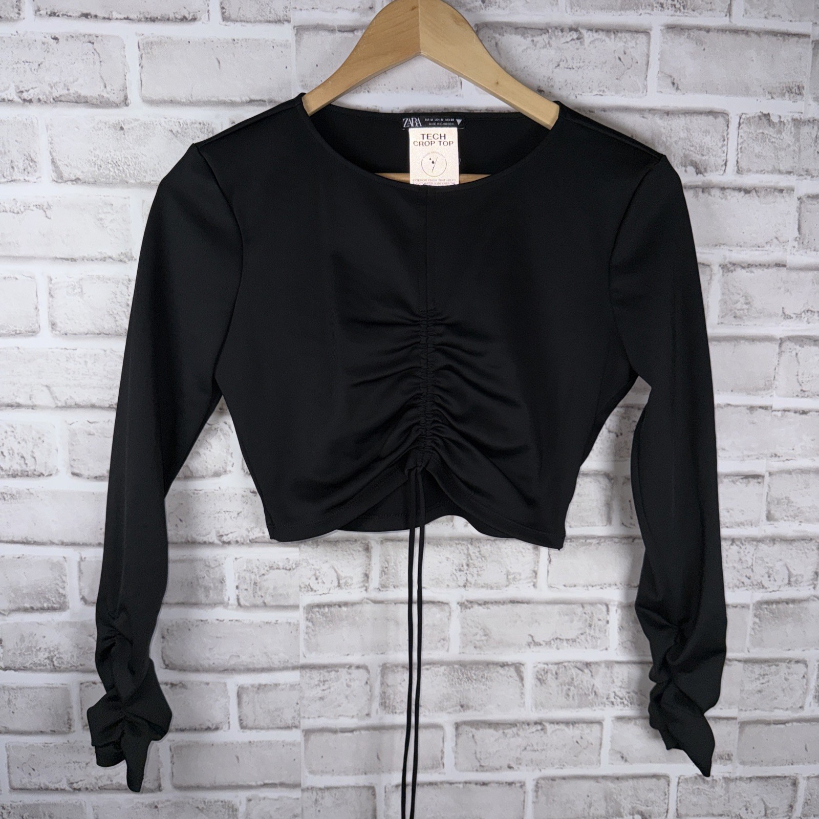 Zara EUC Tech Cropped Top Black Size M Long Sleeve Athletic Sporty Ties
