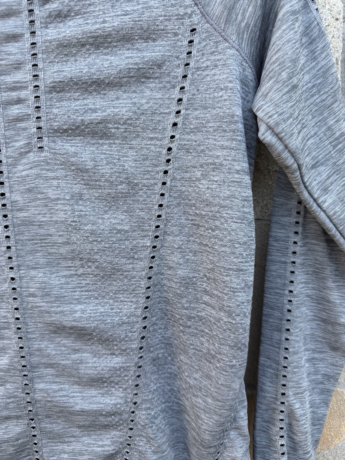 Athleta Long Sleeve Performance Top XS Gray Perforated Athletic Yoga Portugal (