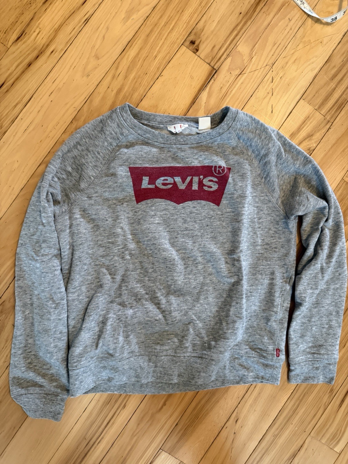 Levi’s Gray Crewneck Sweatshirt with Red Batwing Logo – Women’s Size M