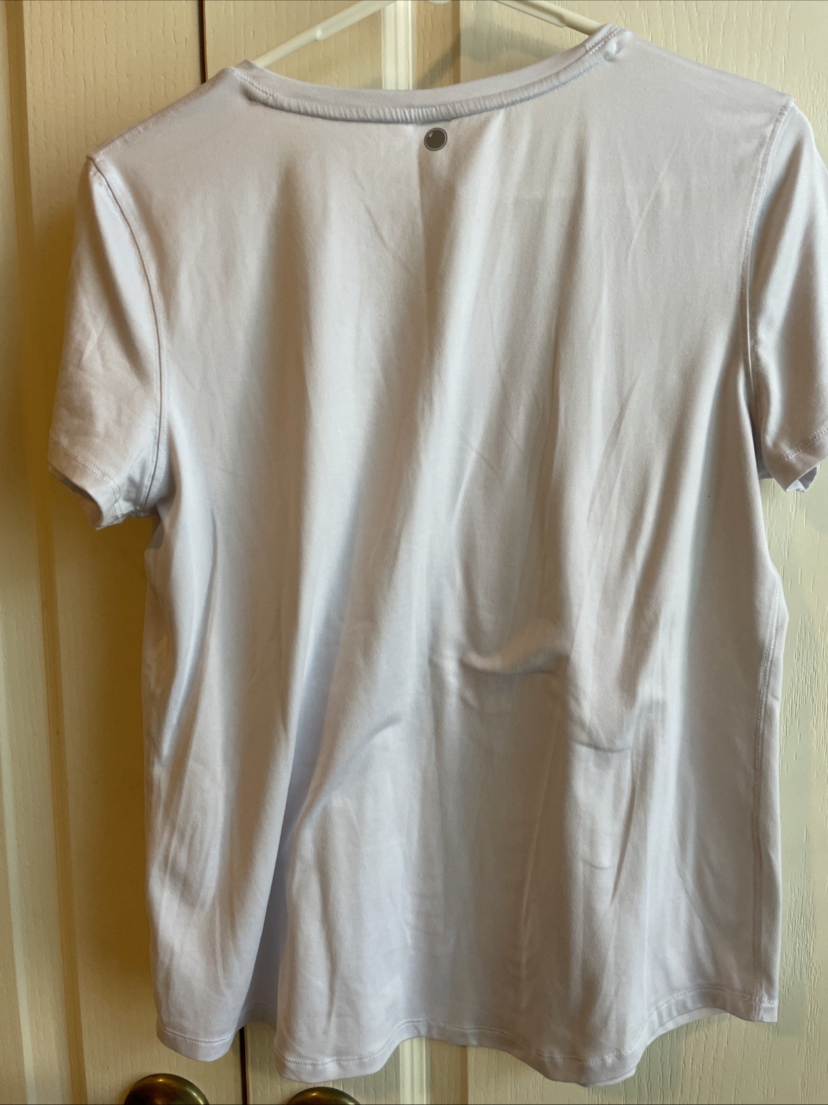 Yogalicious Super Soft Basic White Short Sleeve V neck Neck T-Shirt Size S