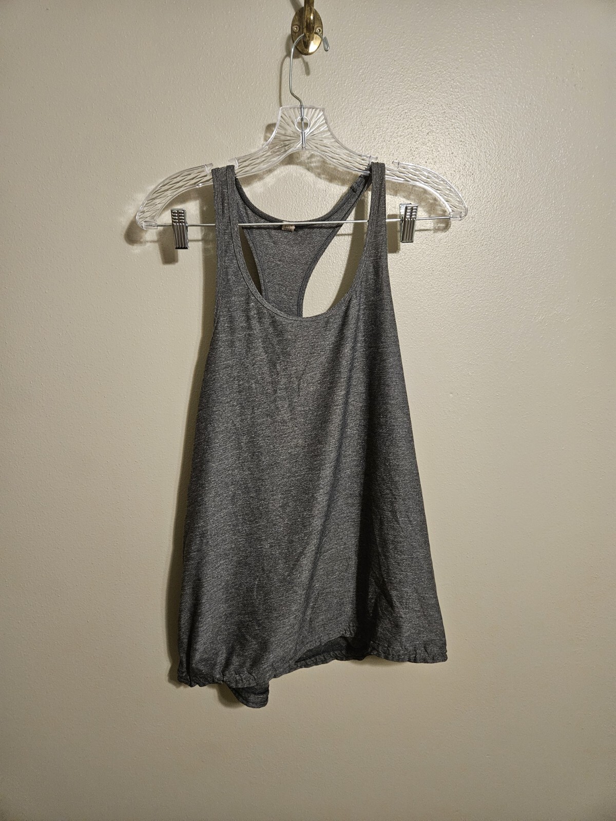 Under Armour Women’s HeatGear Semi-Fitted Racerback Sleeveless Tank Top Size M