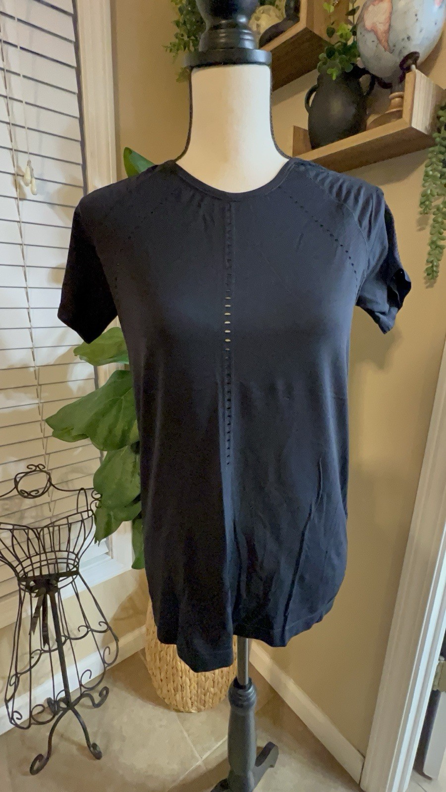 Athleta black short sleeve athletic fit 100% nylon t-shirt size M