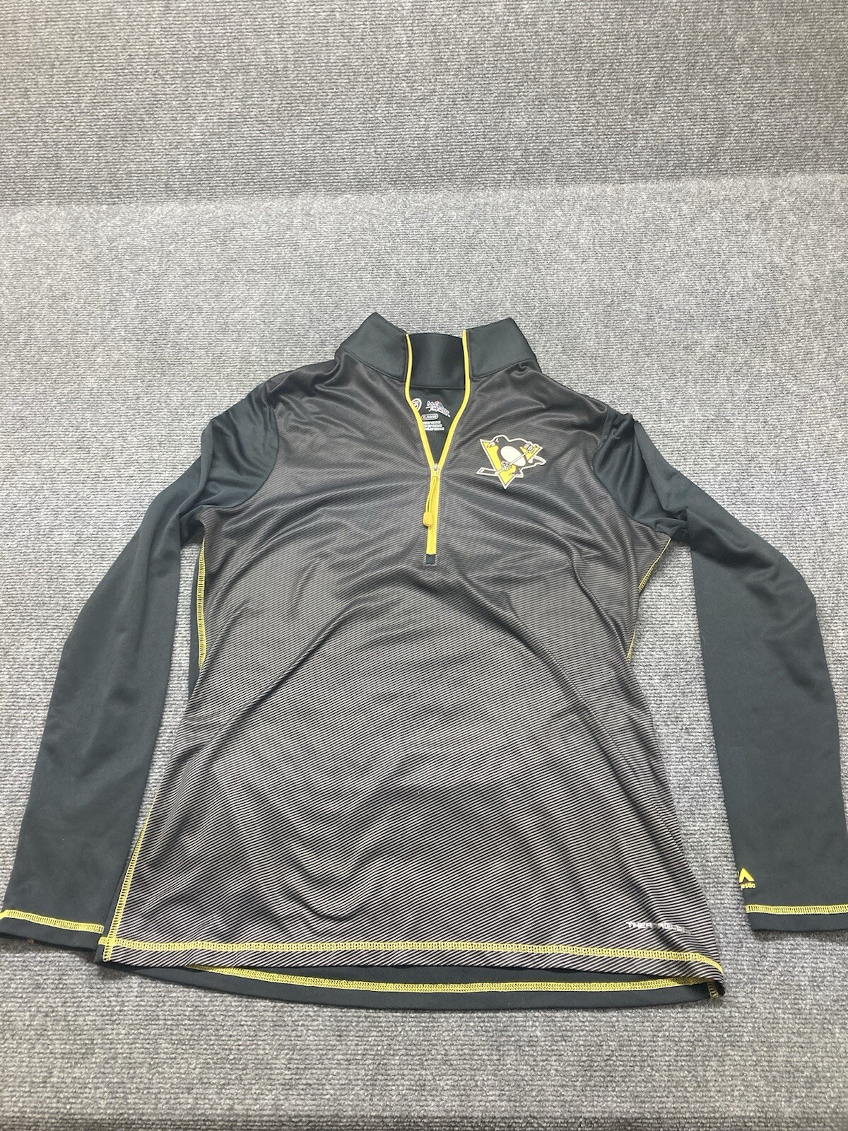 NHL Penguins Athletic Top Women’s Size XL Black Long Sleeve 1/4 Zip Thermabase