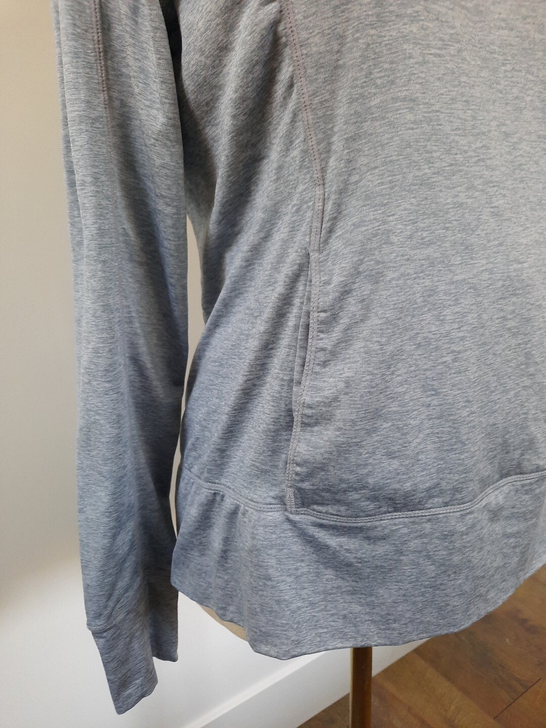 Spalding Size M Active Athletic Top Workout Hoodie Long Sleeves Pocket Gray
