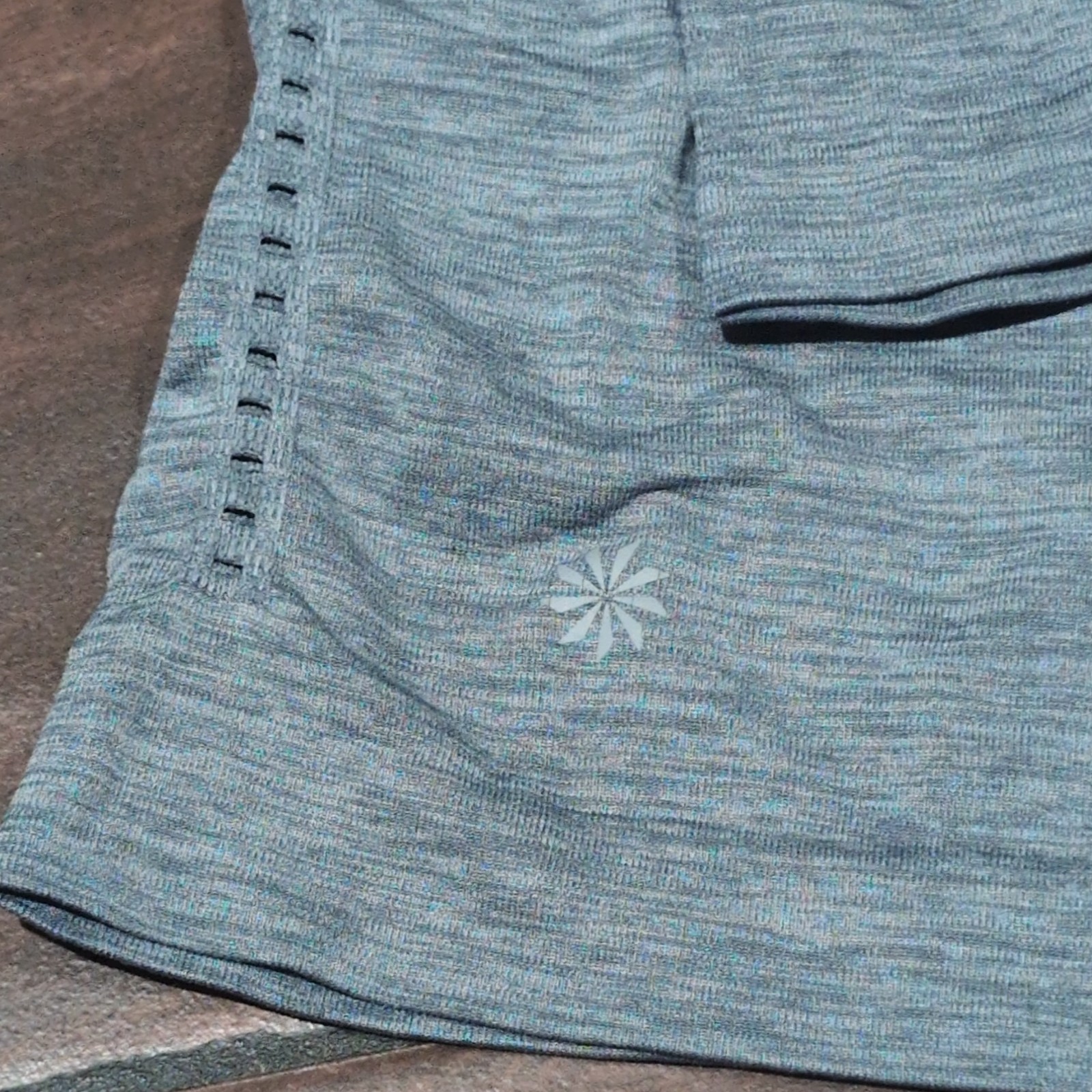 Athleta Lightweight Breathable Long Sleeve Top Gray L Women’s 100% Nylon