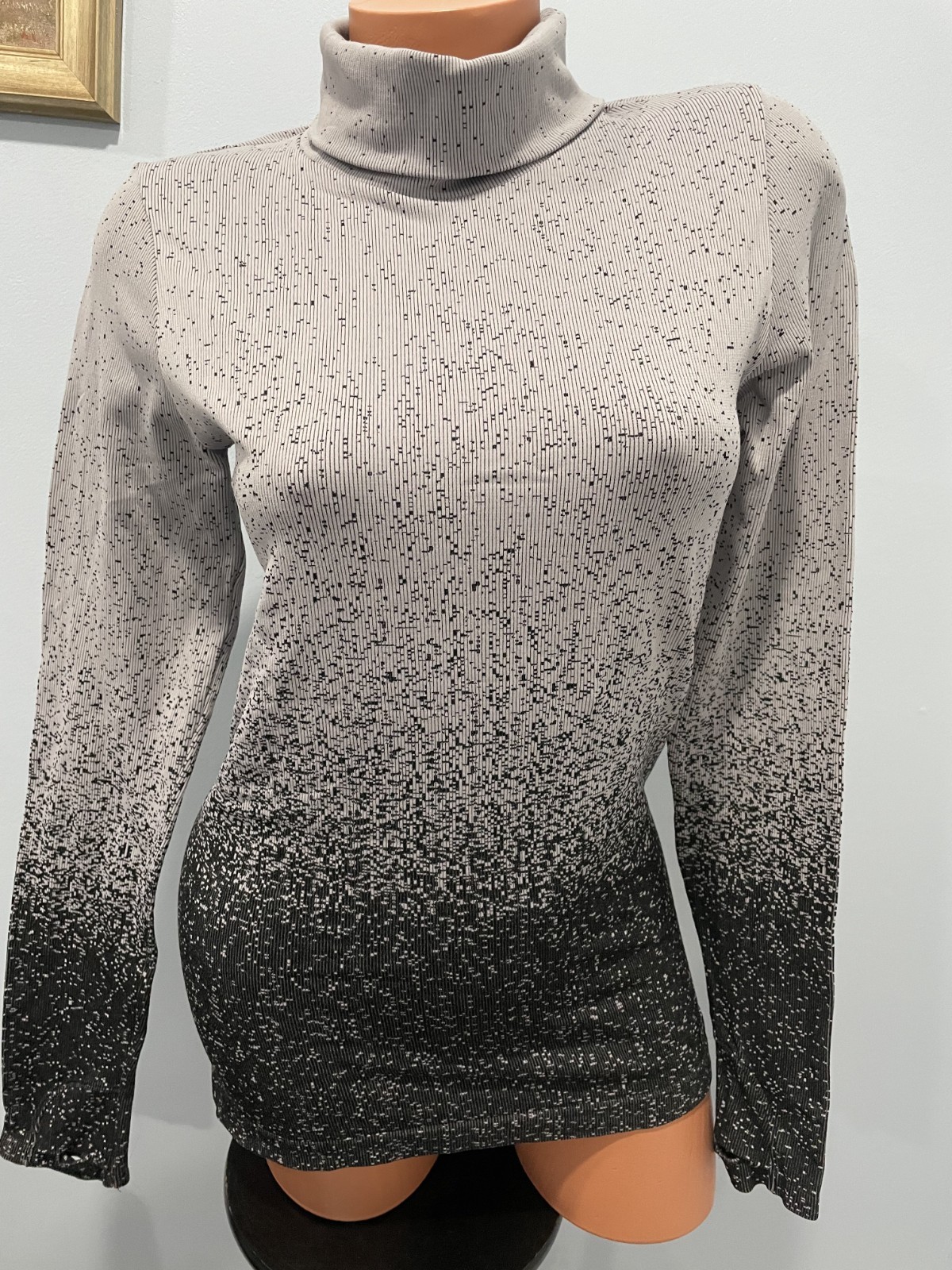 Athleta Flurry Base Layer Turtleneck – Size M – Black, Grey White Ombre Fade