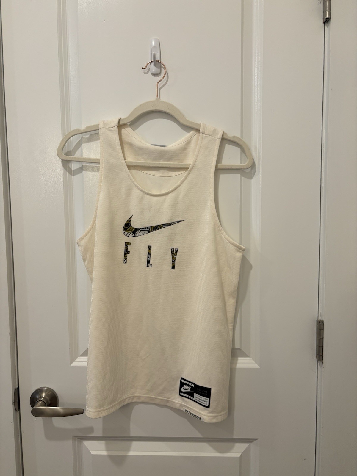 Nike FLY Standard Issue Women’s Basketball Jersey Beige size Medium DX0551-133