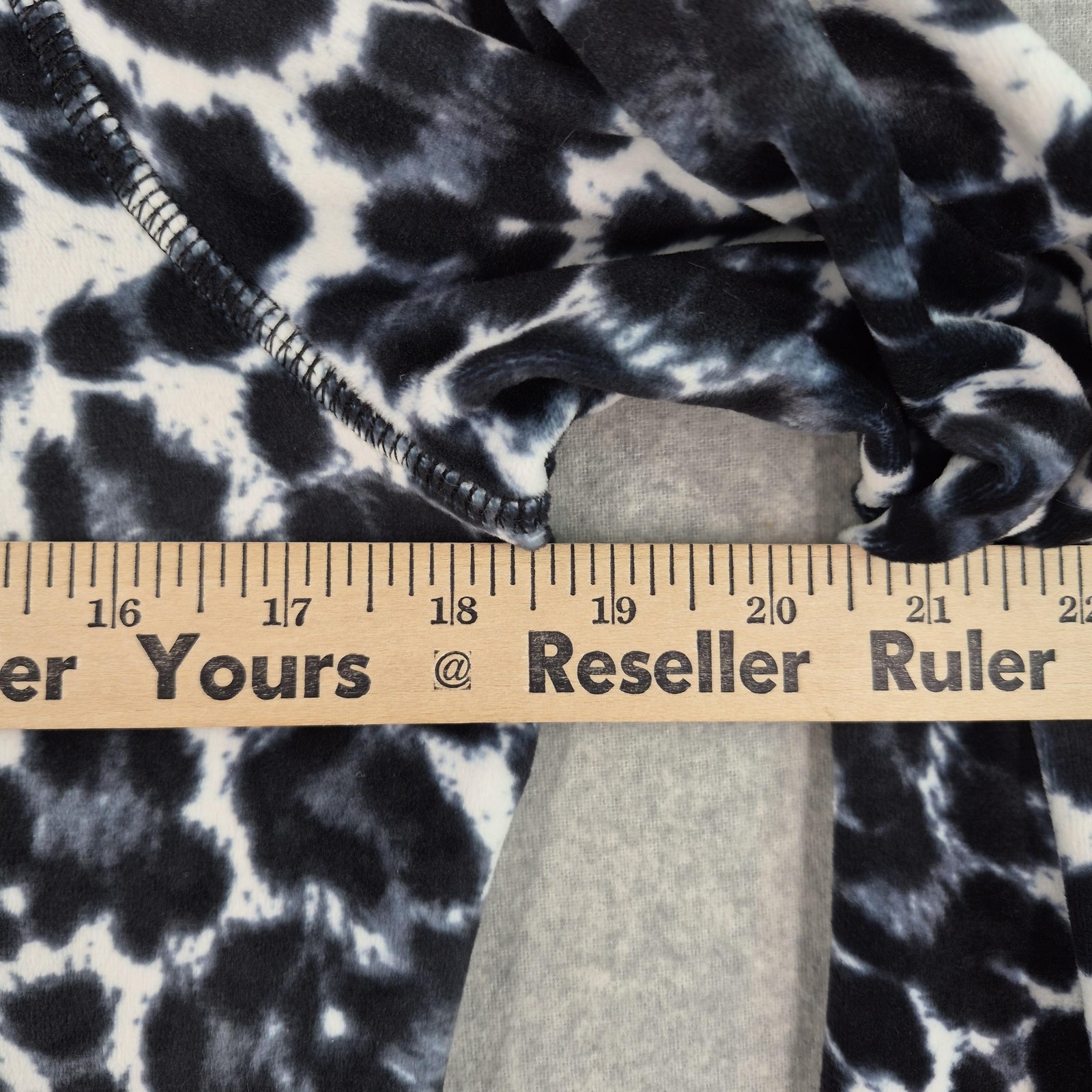 SNOSKINS Plush Microfleece Ski Pullover Small Black Gray Animal Print 1/4 Zip