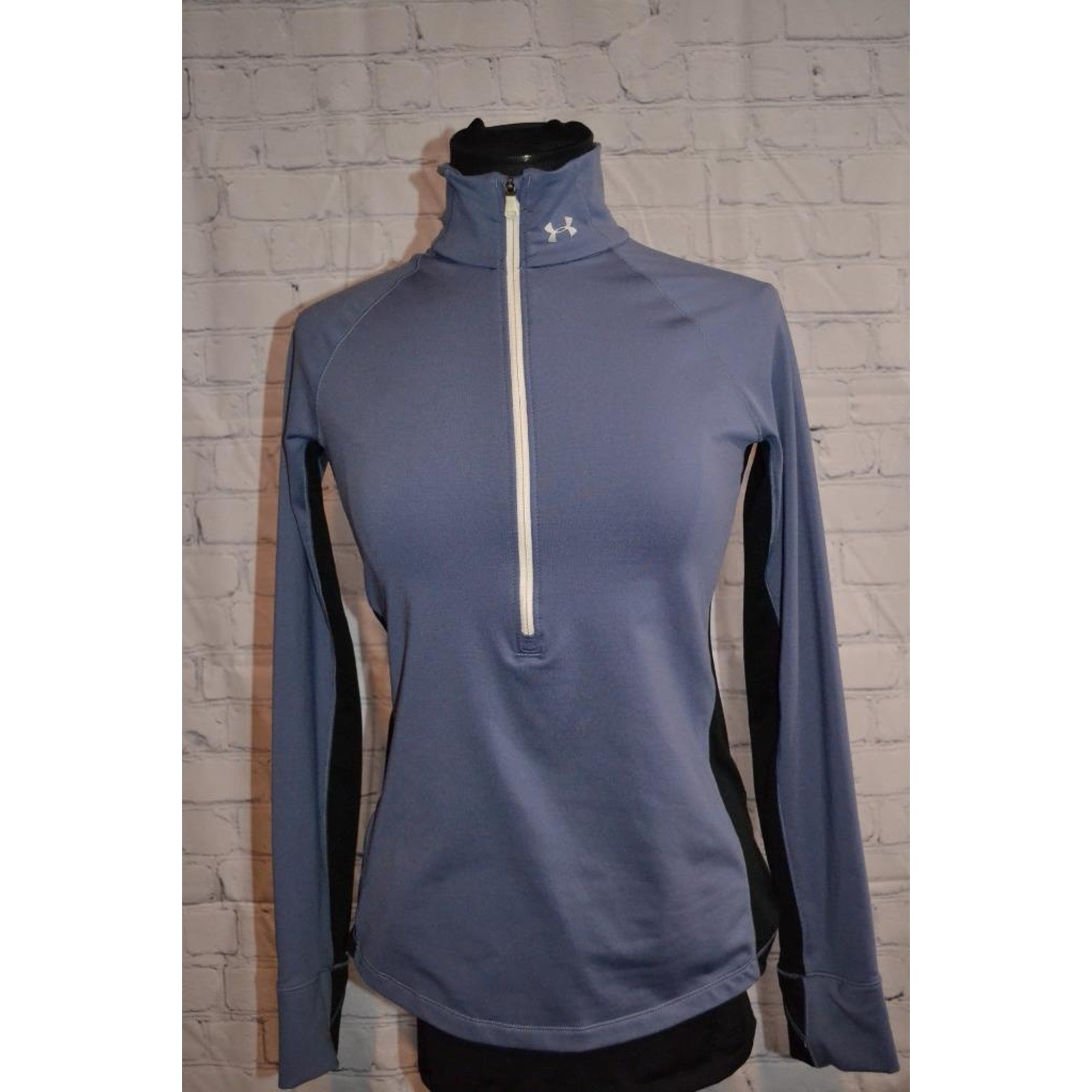 41086 Under Armour Gym Shirt Workout 1/2 ZIP Polyester Size Medium Fitted Womens