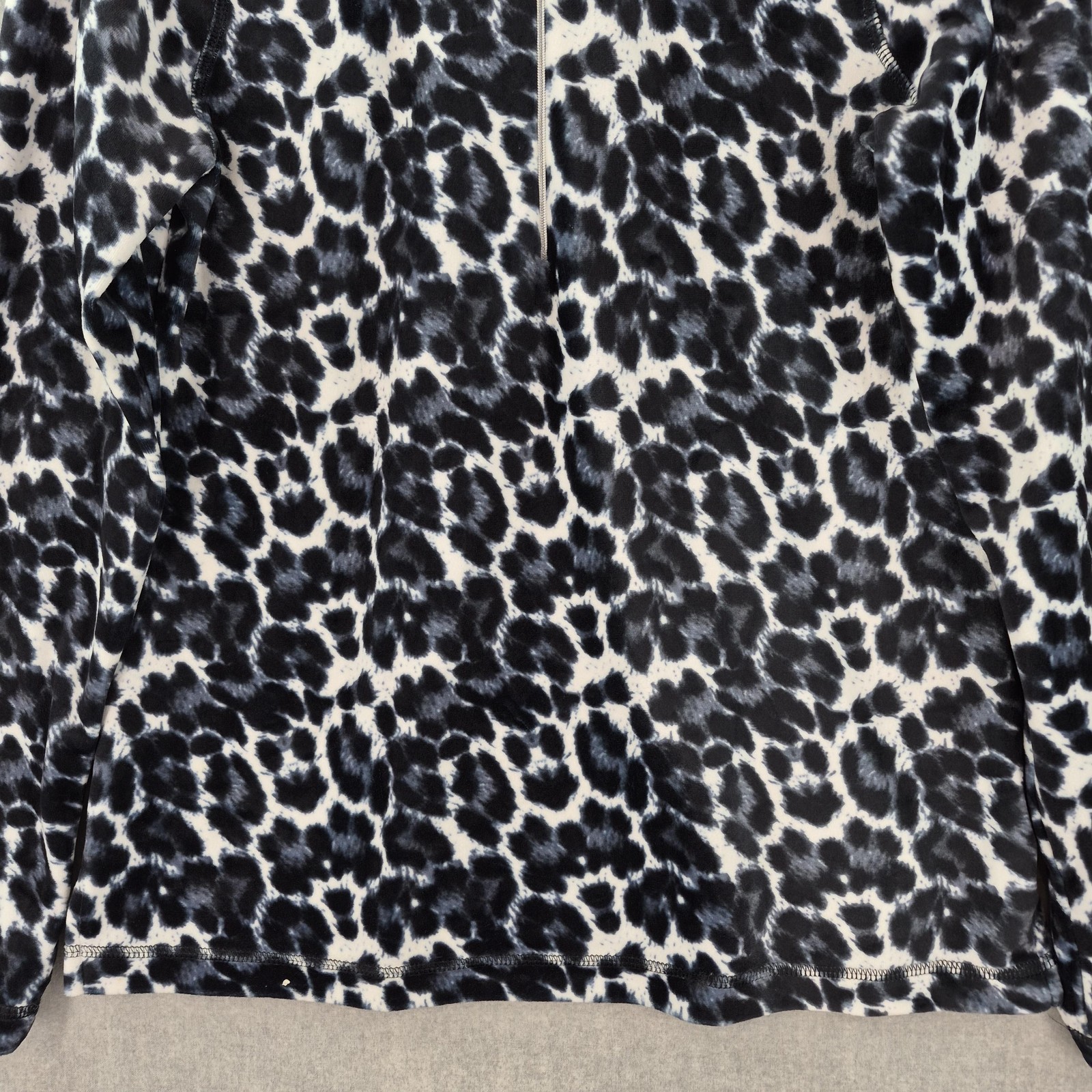 SNOSKINS Plush Microfleece Ski Pullover Small Black Gray Animal Print 1/4 Zip