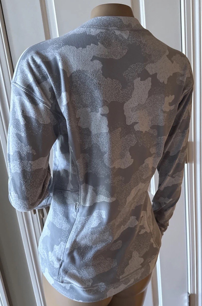 LULULEMON Close To Crossing Top Pullover Pocket Women’s Size 8 Multicolor