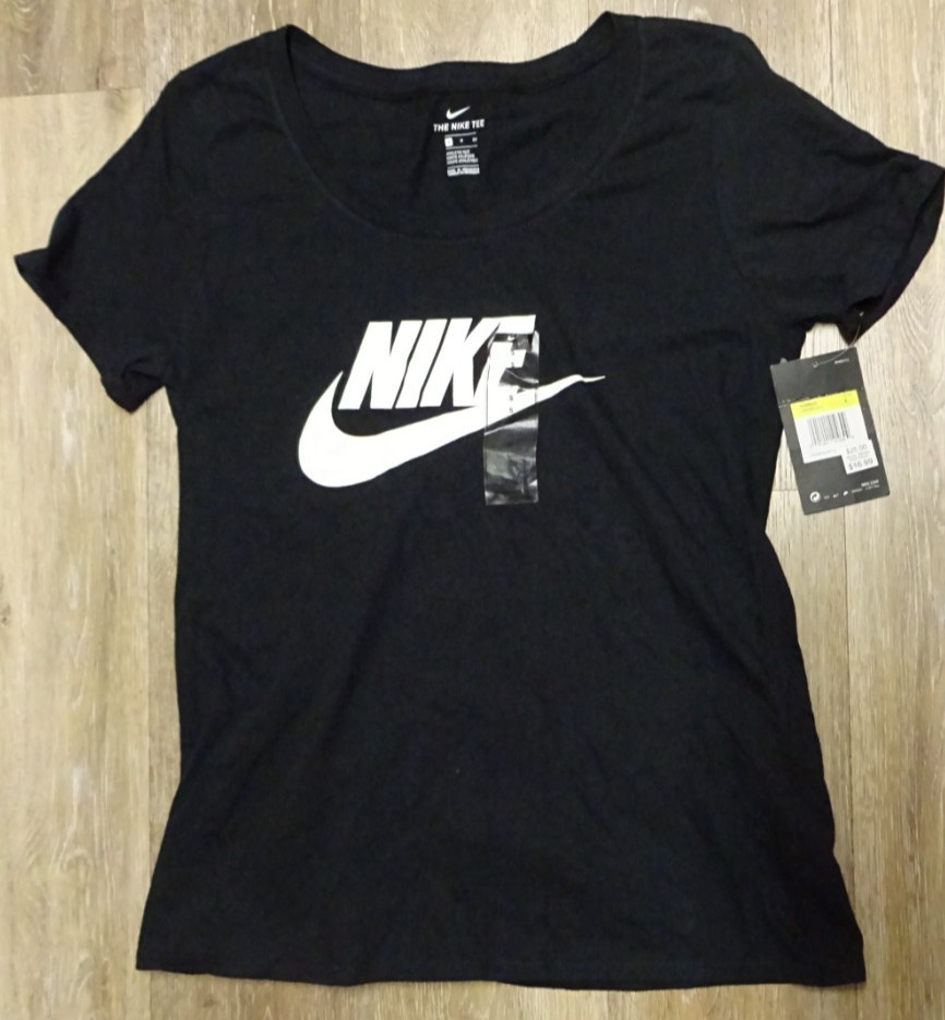 Women’s The Nike Tee Athletic Cut 100% Cotton Tee Small T-Shirt Black NWT