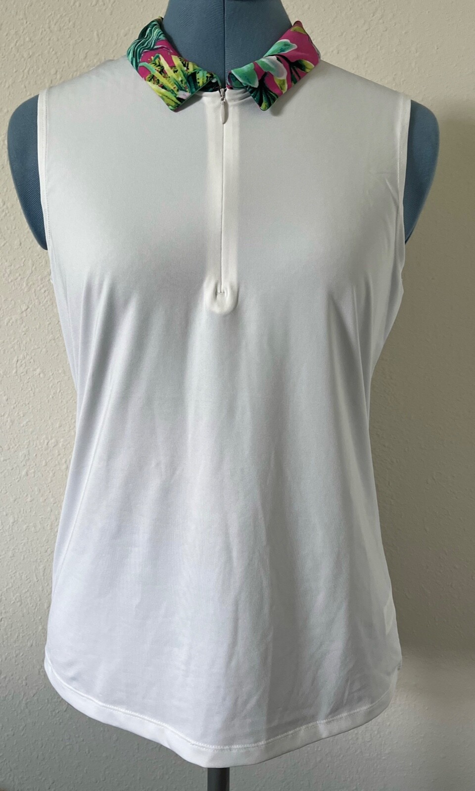 NWT TOMMY BAHAMA ACTIVE WOMAN’S M UPF 50 TOP W/ TROPICAL FLORAL COLLAR