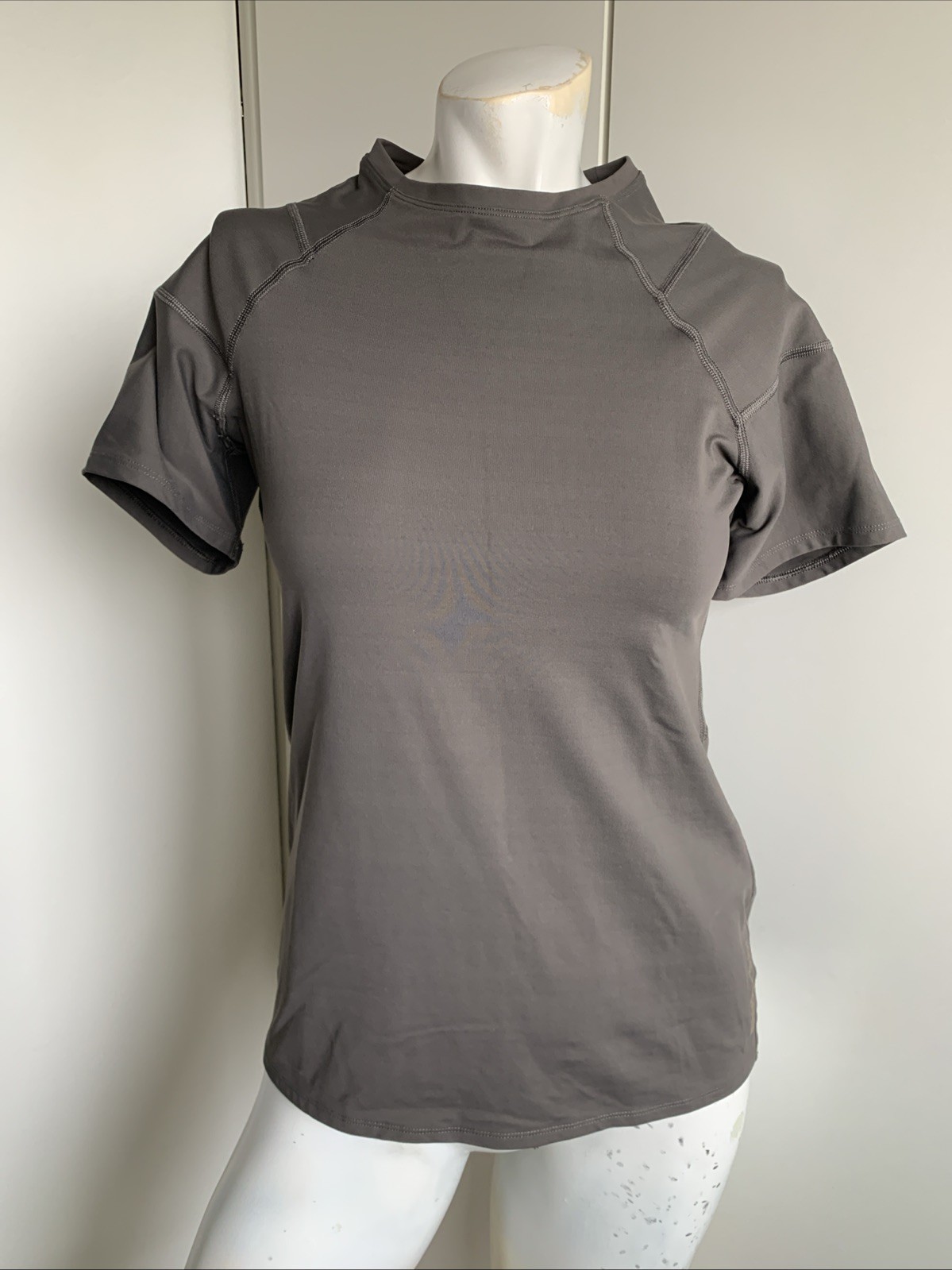 Tommie Copper women’s size Large gray short sleeve compression shirt