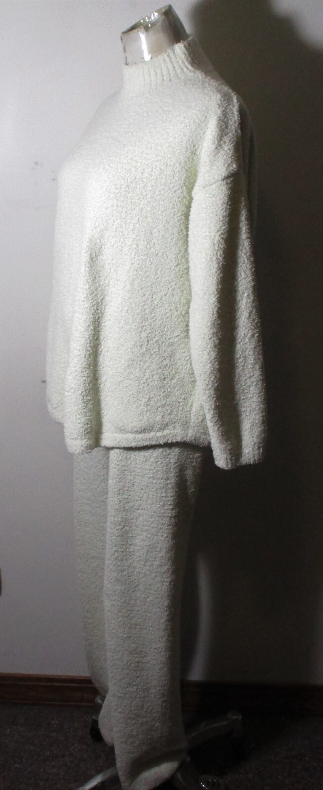 UNI QLO Ivory Beige Warm Fleece 2 Pc Lounge Pants & Top Outfit Size M