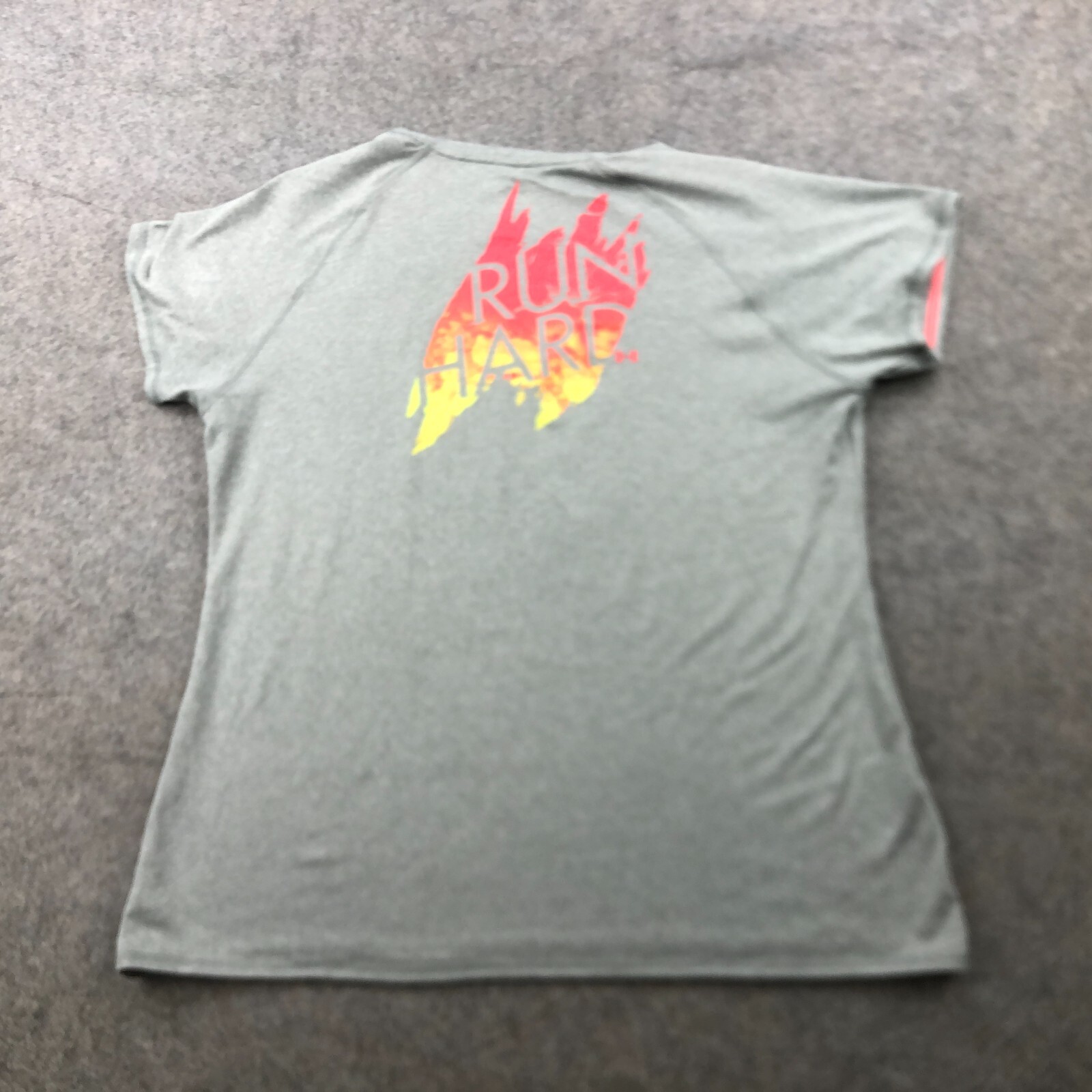 Under Armour Shirt Womens XL Gray V Neck Workout Run Hard Heat Gear Semi Fitted