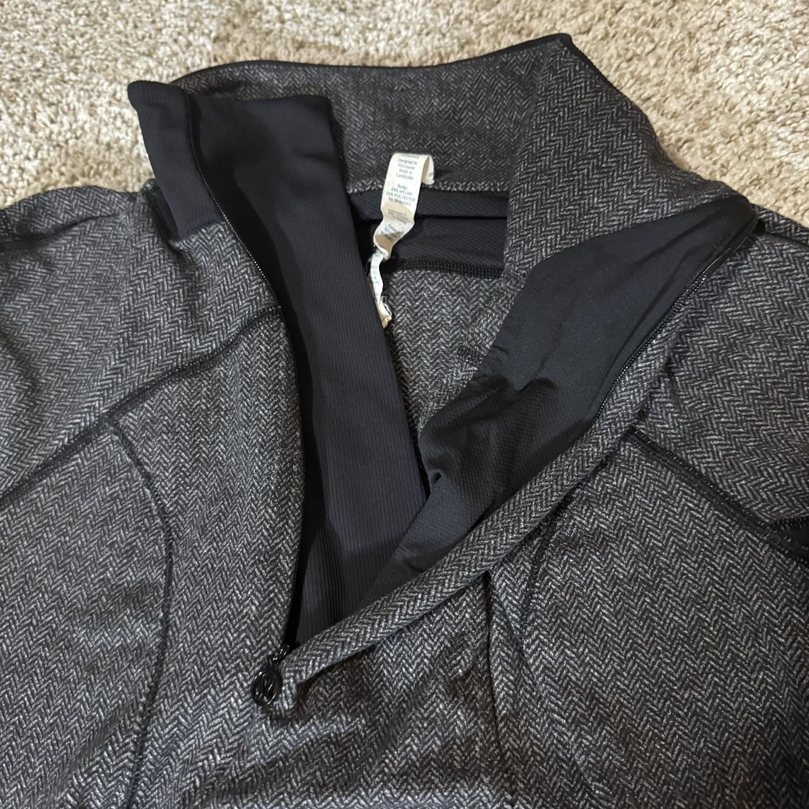 Lululemon Pullover Womens 8 Gray Black Herringbone Funnel Neck Back Zip Pocket