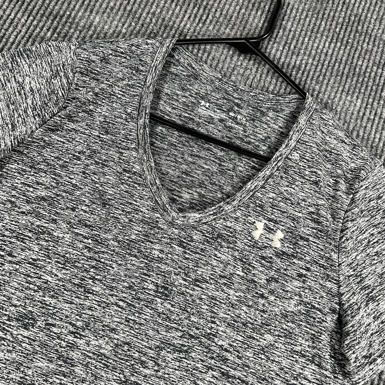 Under Armour Shirt Womens Medium Gray HeatGear Athletic Activewear Loose Fit Top