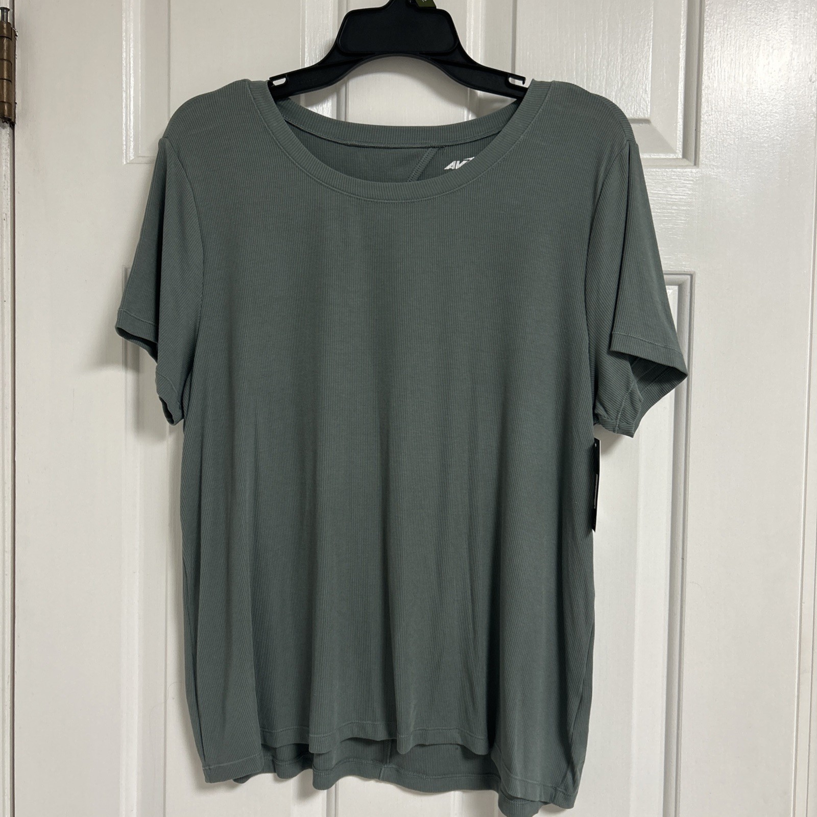 Avia Women’s XL 16/18 Green Keyhole Open Back Tee Athletic Shirt NWT