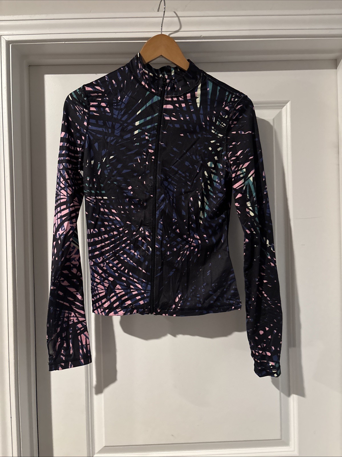 Lightweight Multi-Color Activewear Zip-up Shirt Women’s Size Large