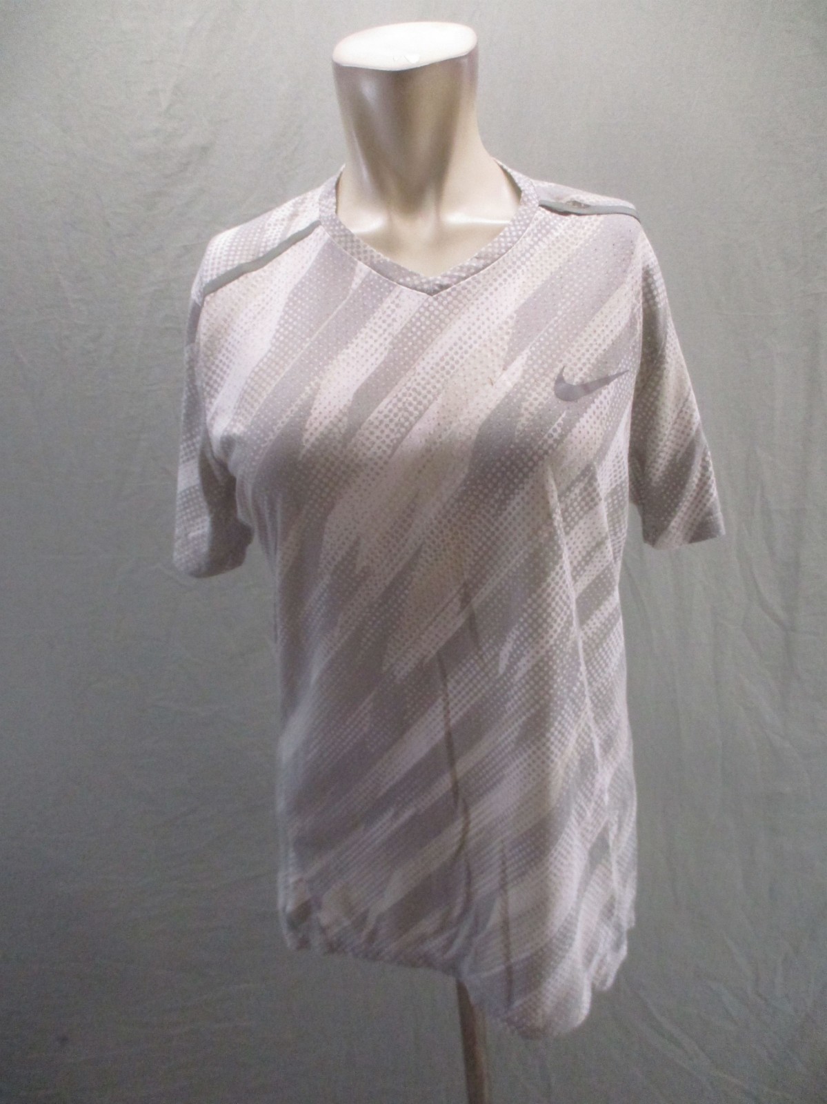 Nike Size M Womens Gray Logo Cotton Blend Short Sleeve Activewear TShirt 352