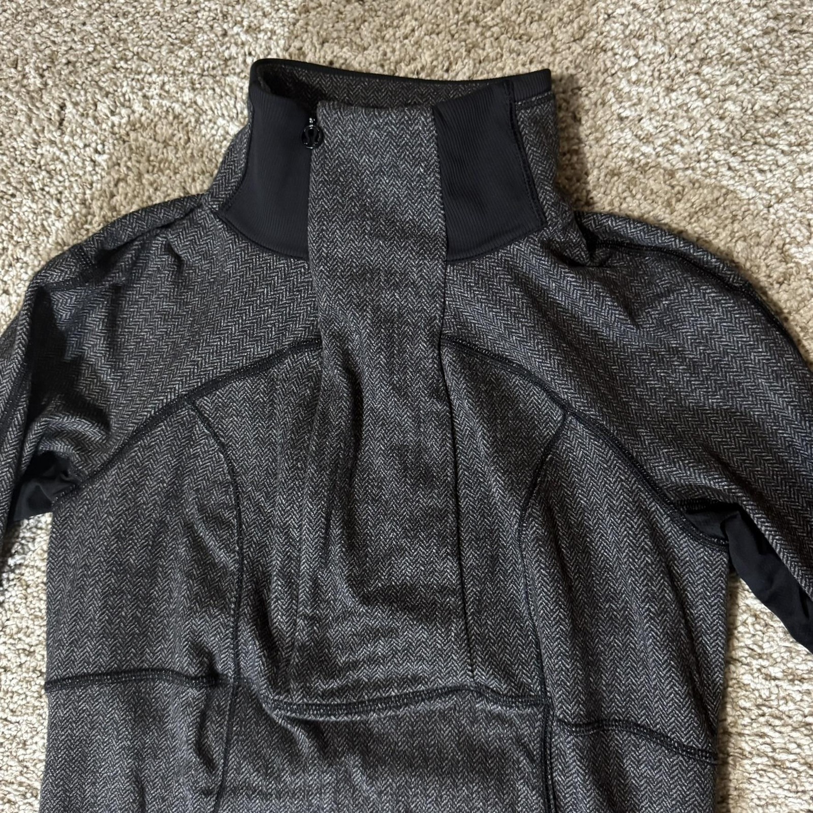 Lululemon Pullover Womens 8 Gray Black Herringbone Funnel Neck Back Zip Pocket