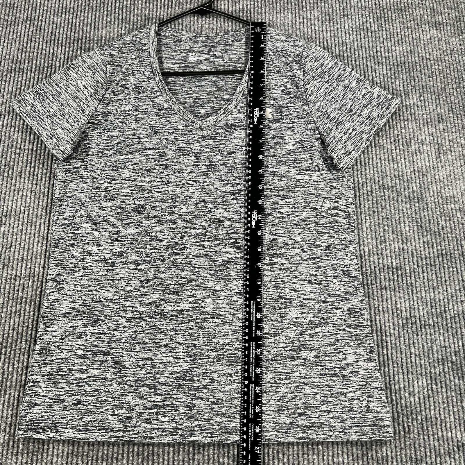 Under Armour Shirt Womens Medium Gray HeatGear Athletic Activewear Loose Fit Top