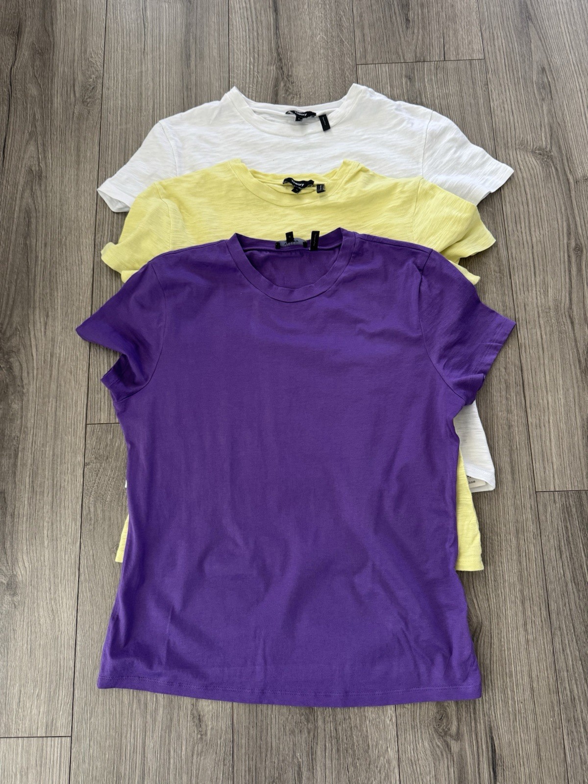 Theory Woman’s Classic T-shirt 100 % Cotton White And Purple size L Yellow M