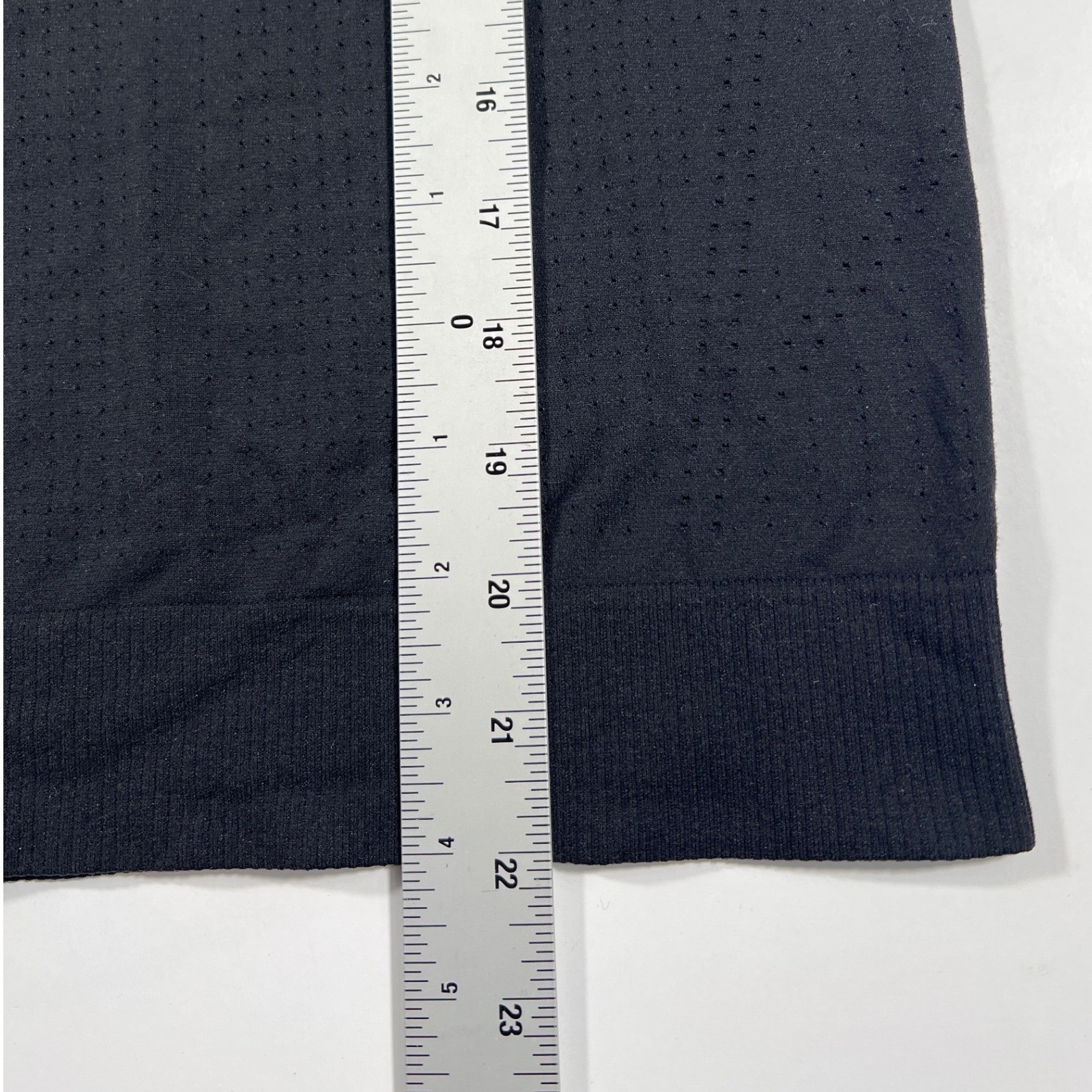 Athleta In Motion Seamless Top Medium Black Long Sleeve Workout Training Gym EUC