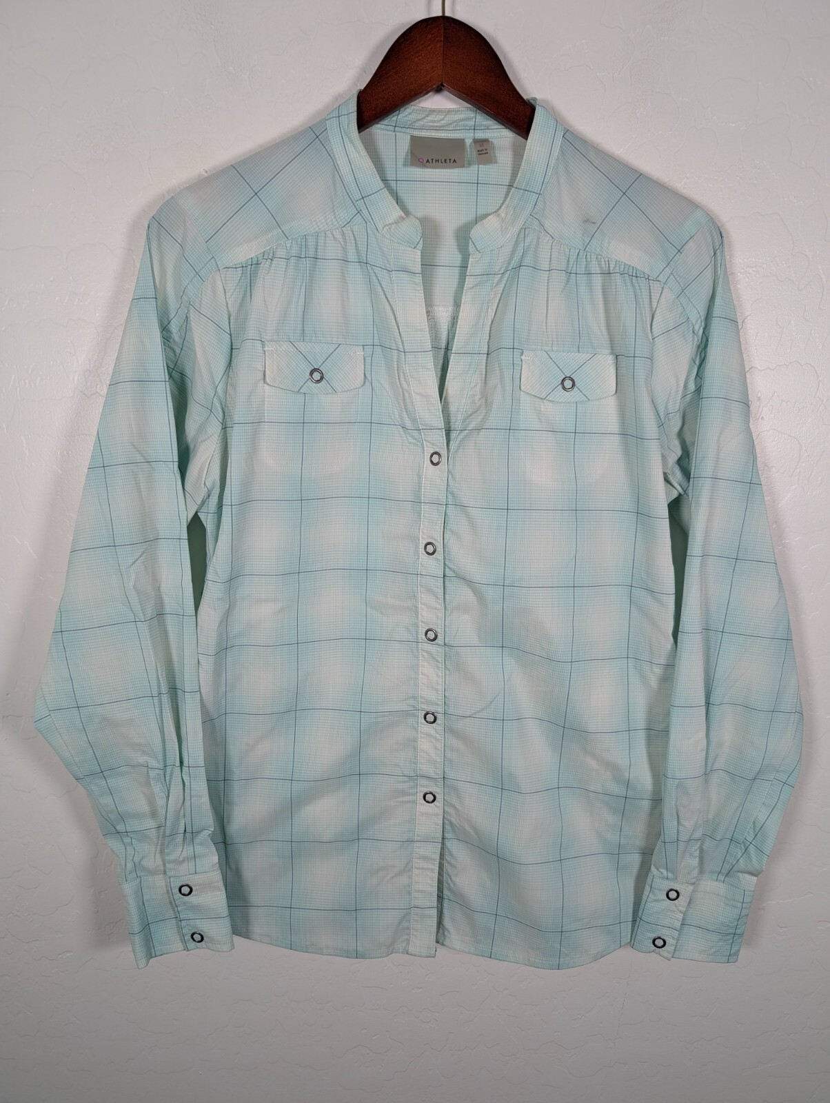 Athleta Top Women’s Medium Green Plaid Long Roll Tab Sleeve Pockets Hiking