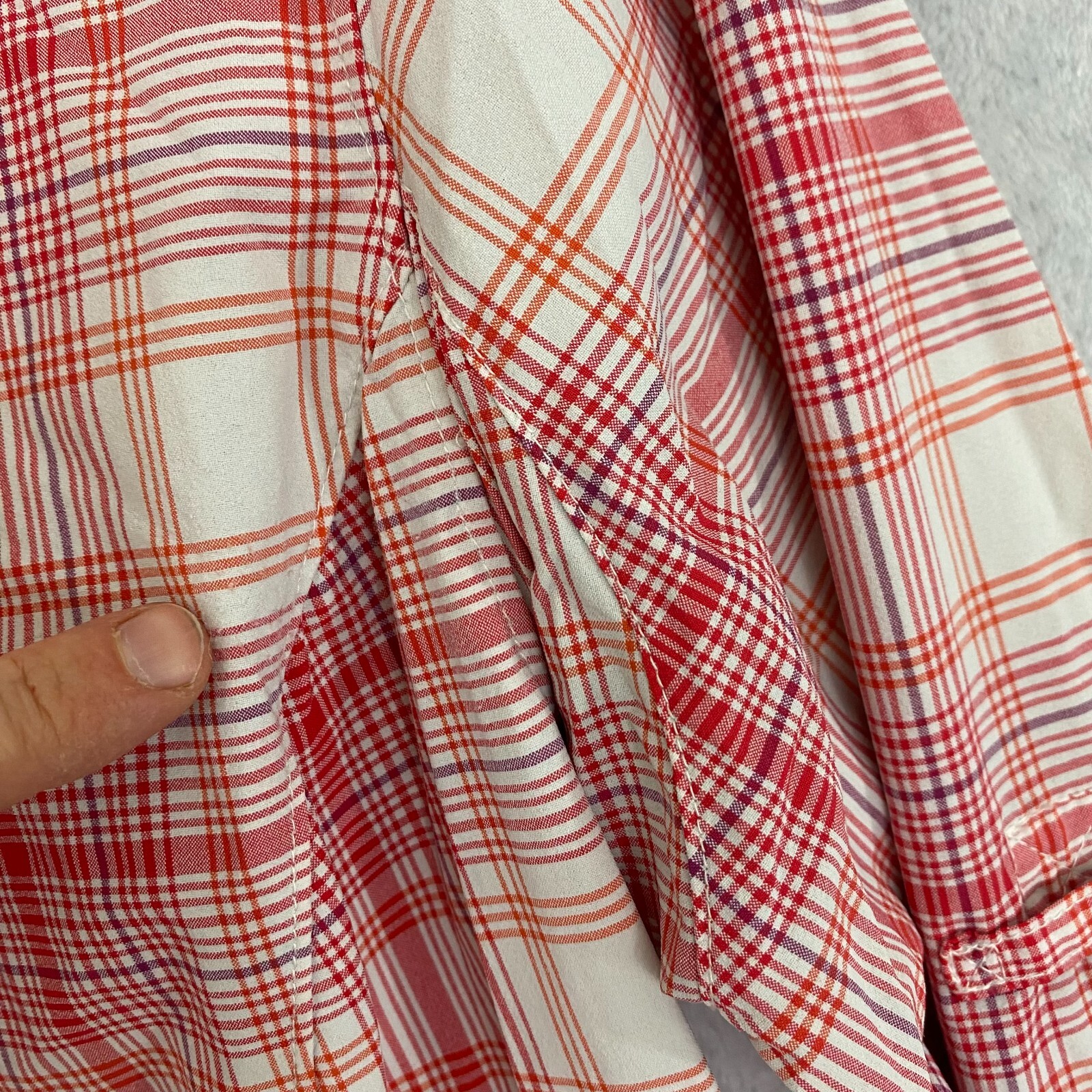 Duluth Trading Lightweight Button Up Shirt Womens Sz Small Red Pink Plaid Hiking
