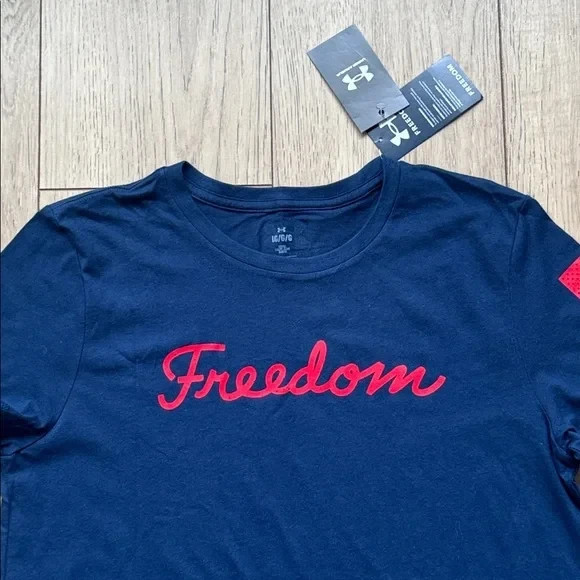 Under Armour Freedom Script USA Blue and Red T-Shirt Women’s Size Large New