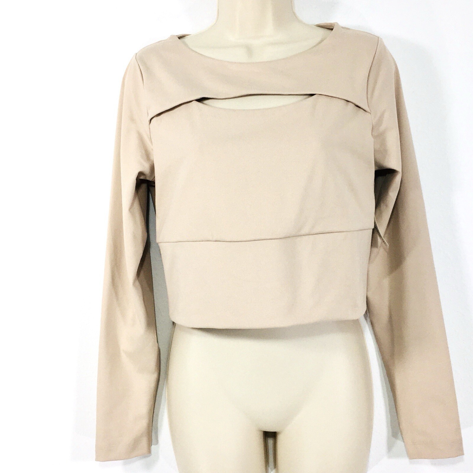 NWT Coreio Womans Cropped Athletic Top Size M Long Sleeve Peekaboo Neckline