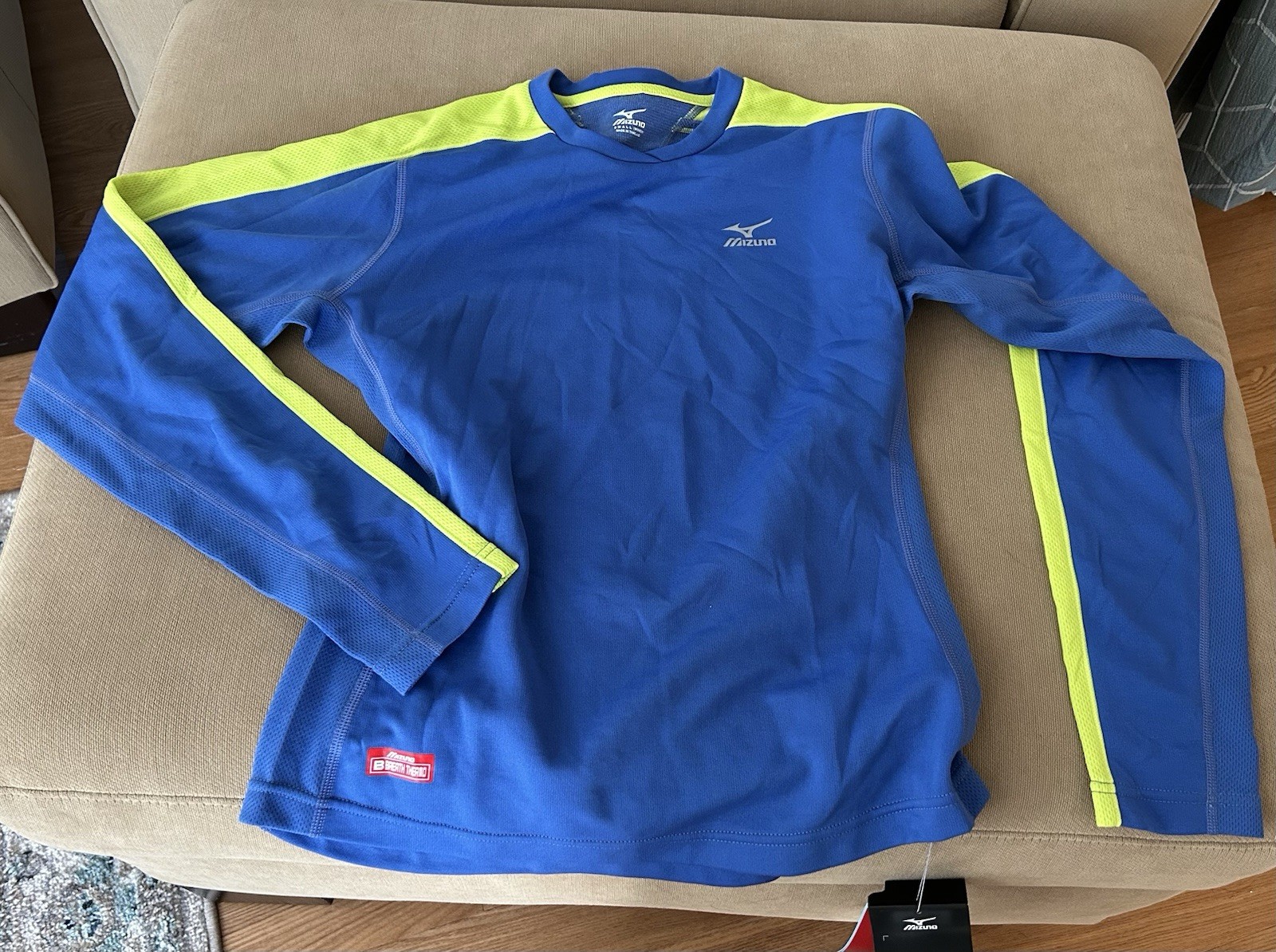 Mizuno Women’s Size Small Breath Thermo Long Sleeve Shirt New